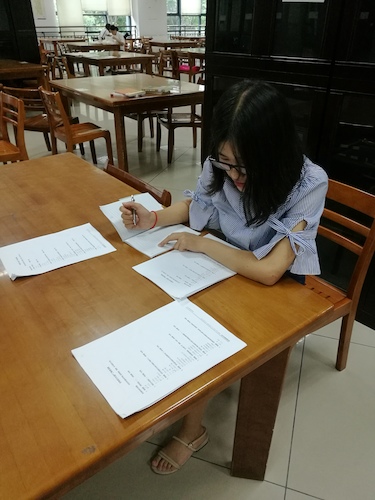 七月八日 澳门博彩
 赴西湖区“格格”学习探索小分队 队长正在统计纸质问卷最终结果