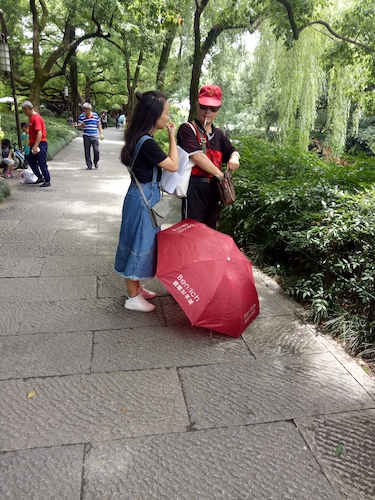 七月九日 澳门博彩
 走西湖-关注西湖十景垃圾分类问题小分队 游客采访1