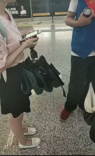 八月一日 澳门博彩
  交通状况调研队 工作人员采访