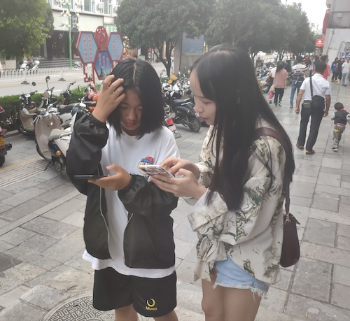 七月七日  澳门博彩
   调查问卷小分队在杭州发放有关食品添加剂及速食的调查问卷 (1)