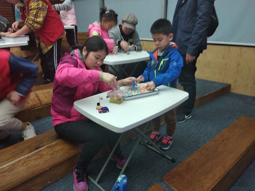 七月六日 澳门博彩
 B.D.服务社赴浙江自然博物馆”小问号大知识“小分队 妈妈和小朋友一起合作