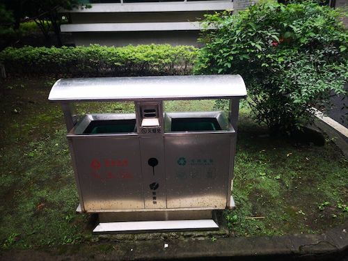 七月十二日 澳门博彩
 “垃圾分类推进方案”调查小分队 台州街道上所见的垃圾桶