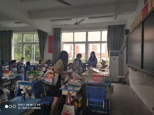 7月4日澳门博彩
赴余杭二高关于生命科学宣讲社会实践小分队分发调查问卷