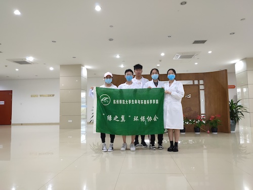7月6日 澳门博彩
 绿之翼测甲醛社会实践小分队 团体照