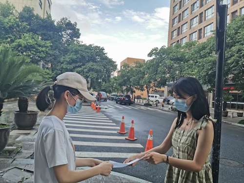 七月六日澳门博彩
赴杭州地区疫情防控调查及科普小分队分发问卷2