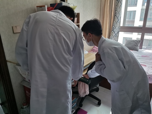 7月10日 澳门博彩
 绿之翼测甲醛小分队  正在测甲醛5