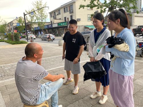 7月4日 澳门博彩
 “垃圾分类，人人有责”小分队 采访路人