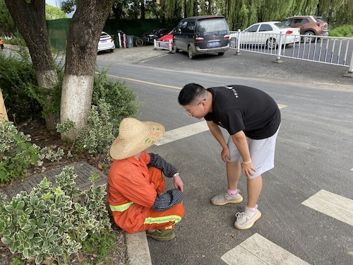7月5日 澳门博彩
 “垃圾分类，人人有责”小分队 采访环卫工人