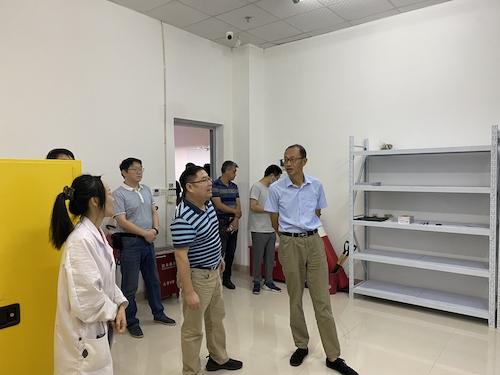 胡华副校长来澳门博彩
检查危化品管理情况